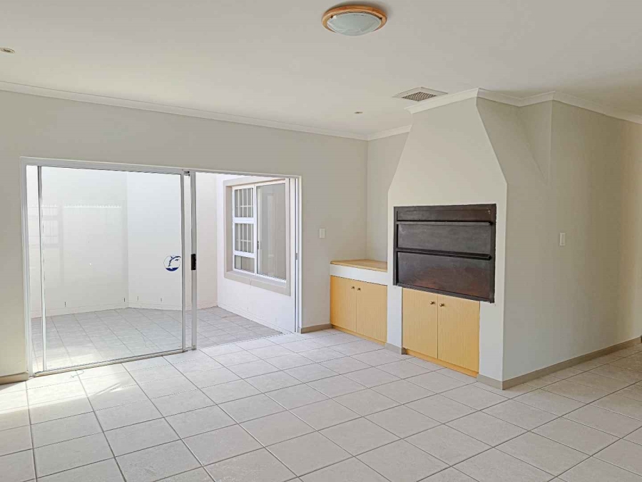 4 Bedroom Property for Sale in Middedorp Western Cape